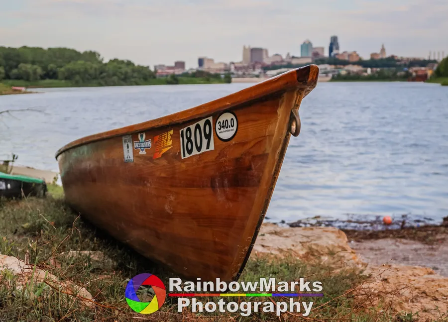 Discover stunning photos from the 2023 Missouri River Relief MR340 event, captured amidst unpredictable weather. Enjoy the action-rich river race.