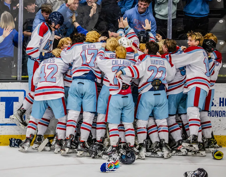 Capture the essence of your team's glory on ice with RainbowMarks Photography. Book your game now for exclusive photo services at the Blue Note Cup 2024! 📸